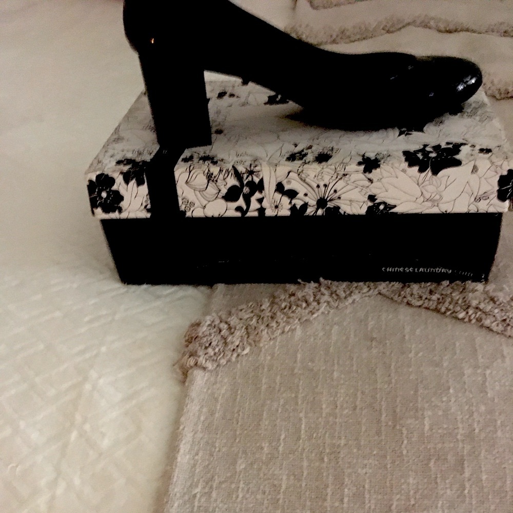 Chinese laundry black patent heel shoes